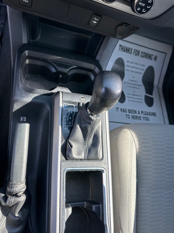 2017 Toyota Tacoma Image 17