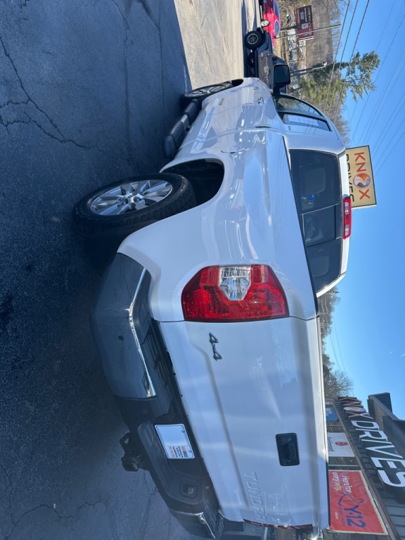 2015 Toyota Tundra Image 2