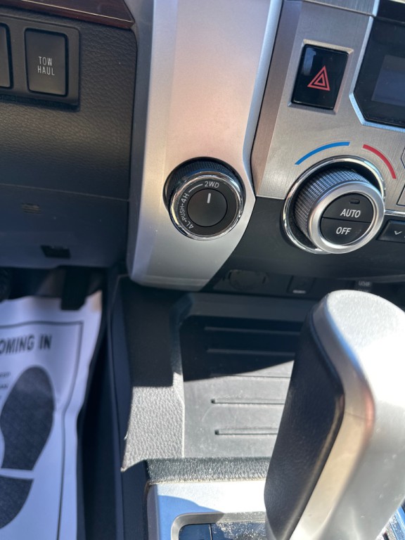 2015 Toyota Tundra Image 18