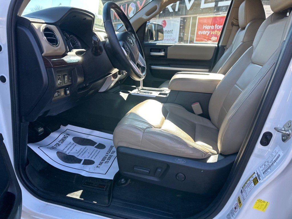 2015 Toyota Tundra Image 20