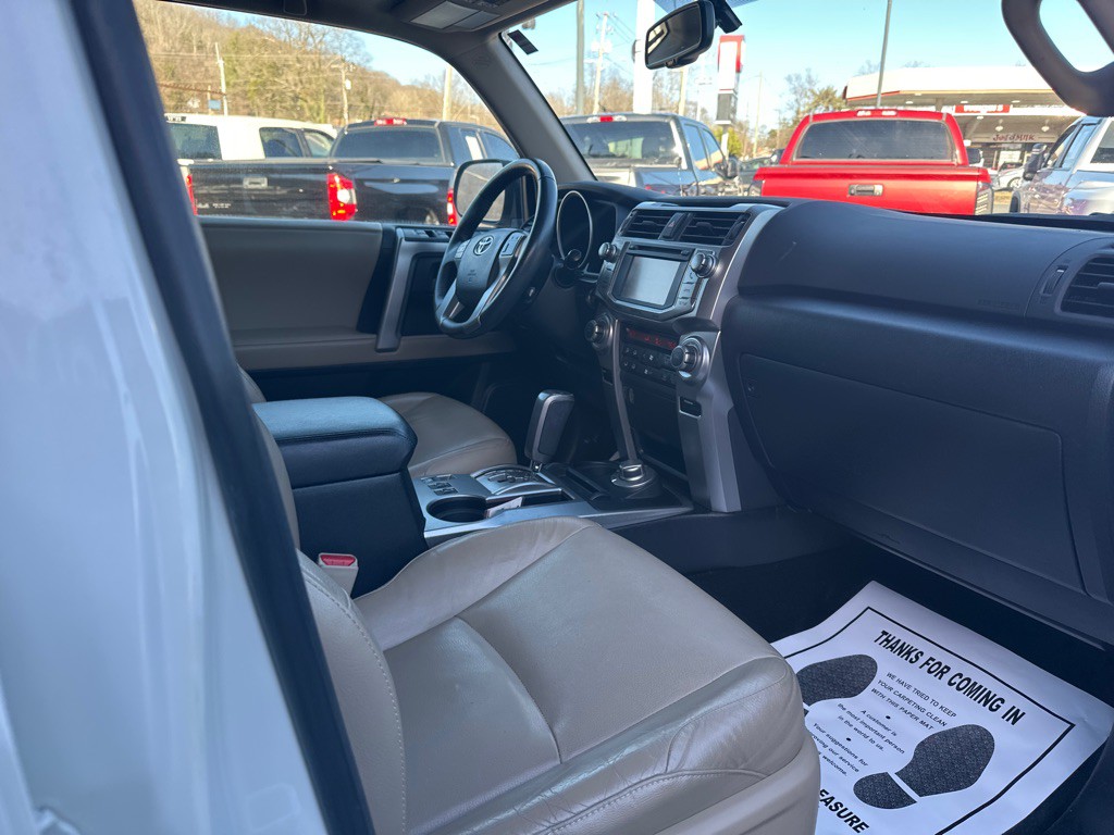 2012 Toyota 4Runner Image 8