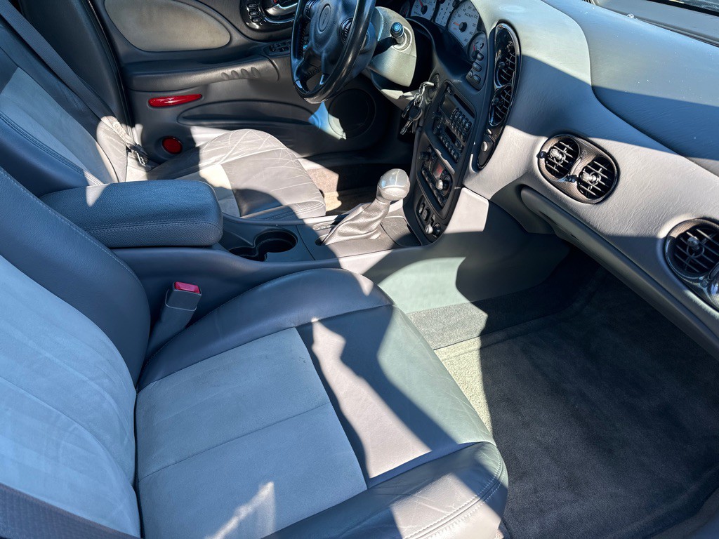 2005 Pontiac Bonneville Image 6