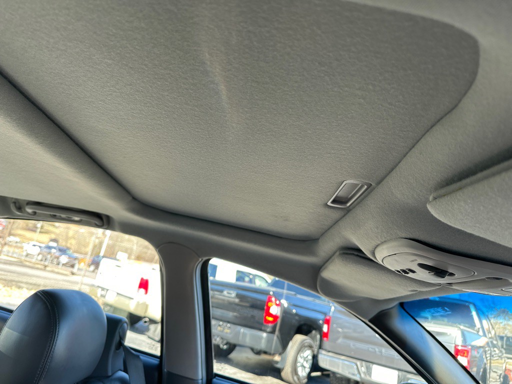 2005 Pontiac Bonneville Image 7