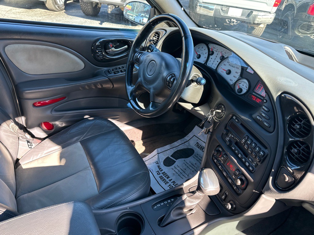 2005 Pontiac Bonneville Image 8