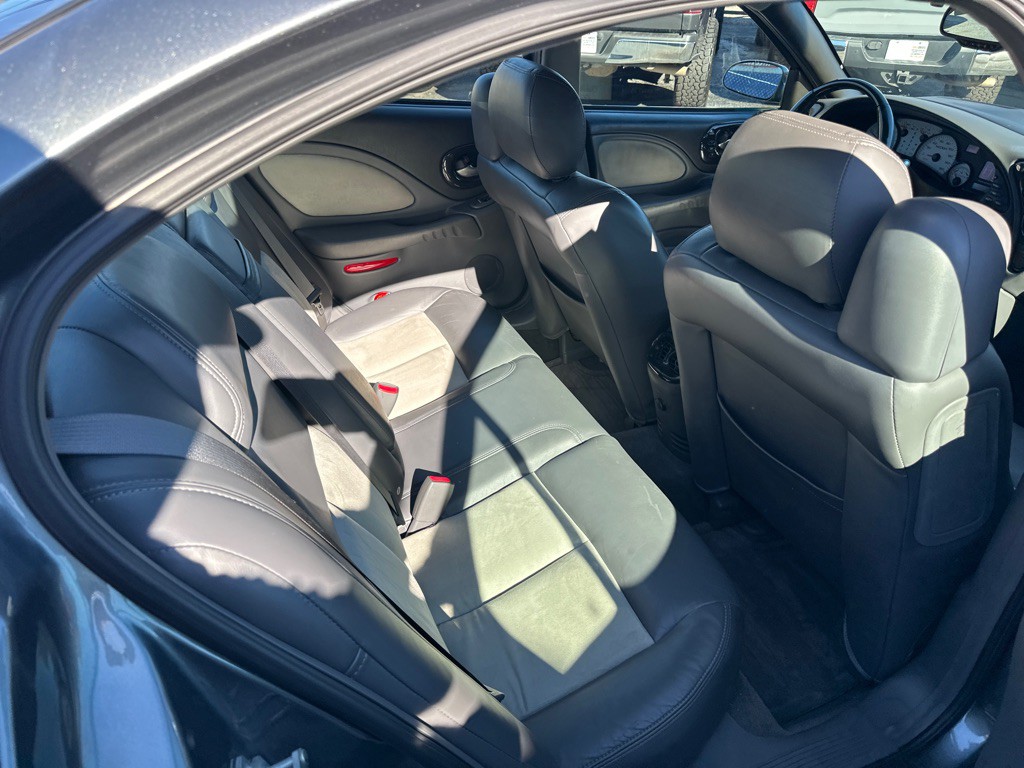 2005 Pontiac Bonneville Image 9