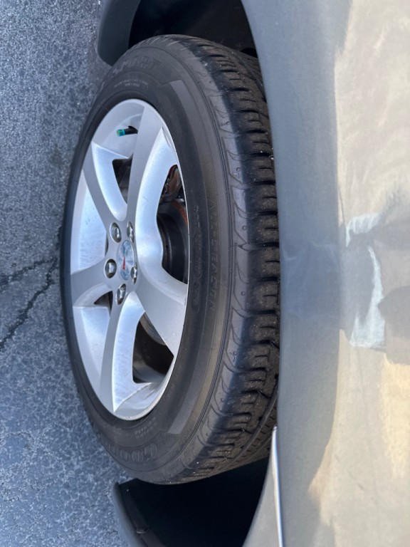 2005 Pontiac Bonneville Image 11