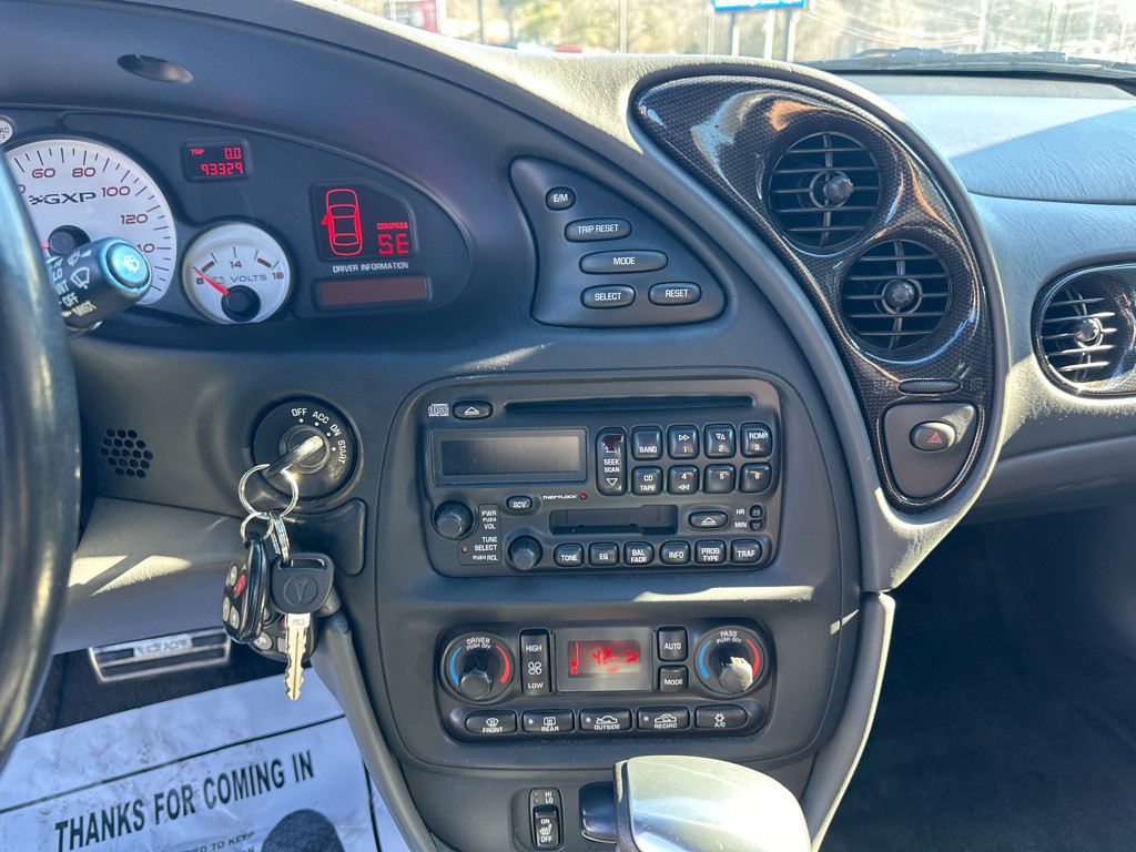 2005 Pontiac Bonneville Image 15