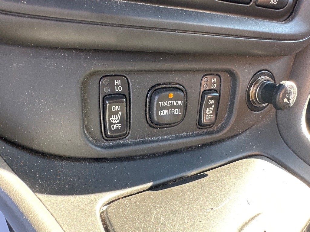 2005 Pontiac Bonneville Image 17