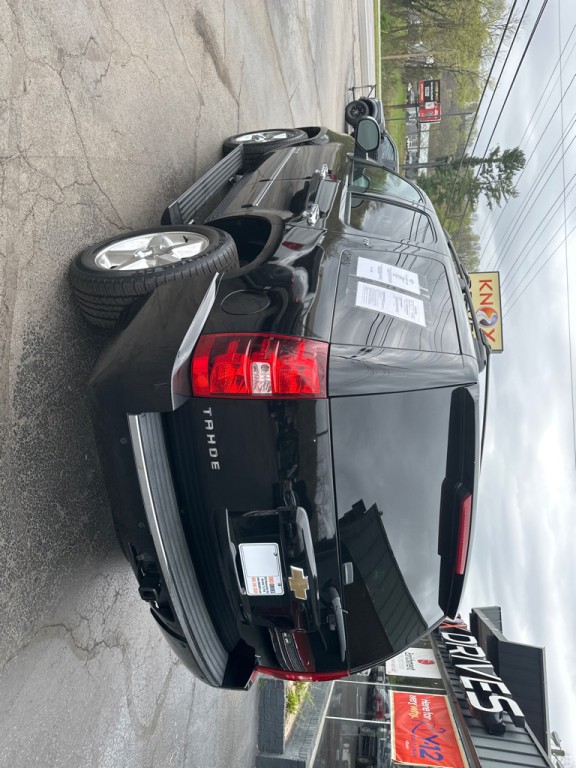 2011 Chevrolet Tahoe Image 2