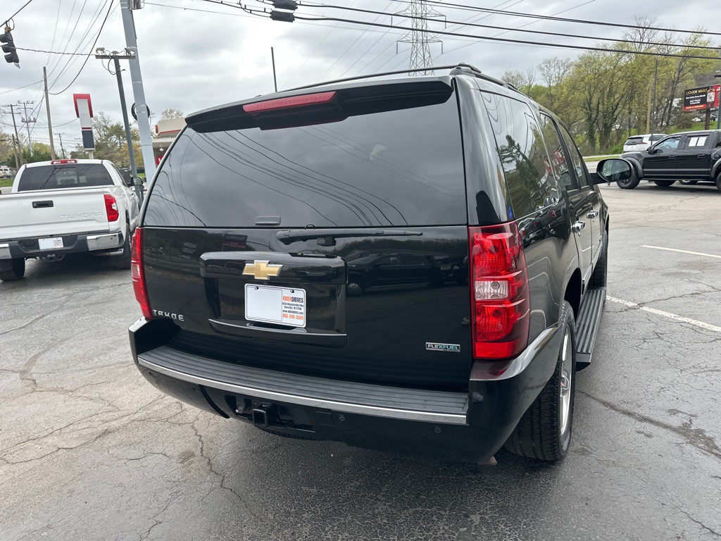 2011 Chevrolet Tahoe Image 3