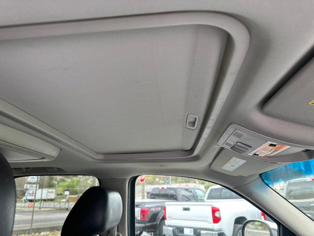 2011 Chevrolet Tahoe Image 9