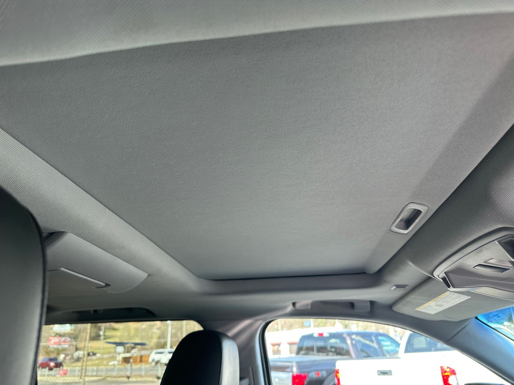 2016 Cadillac Escalade Image 9