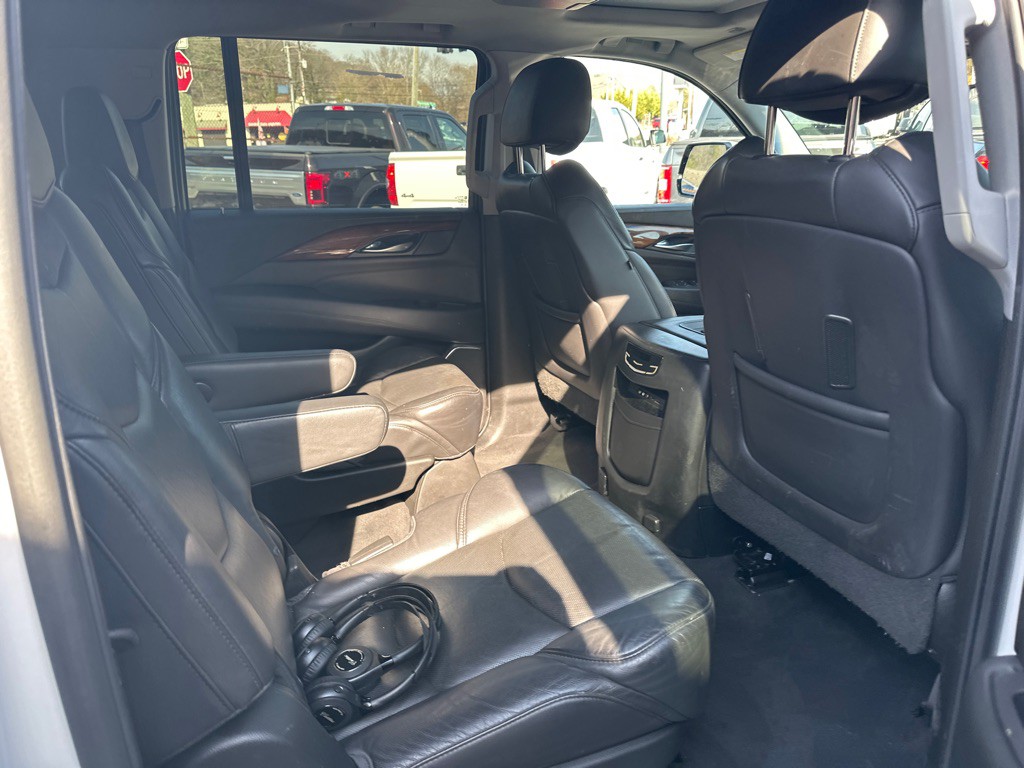 2016 Cadillac Escalade Image 10