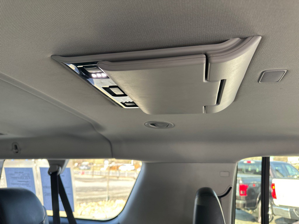 2016 Cadillac Escalade Image 12