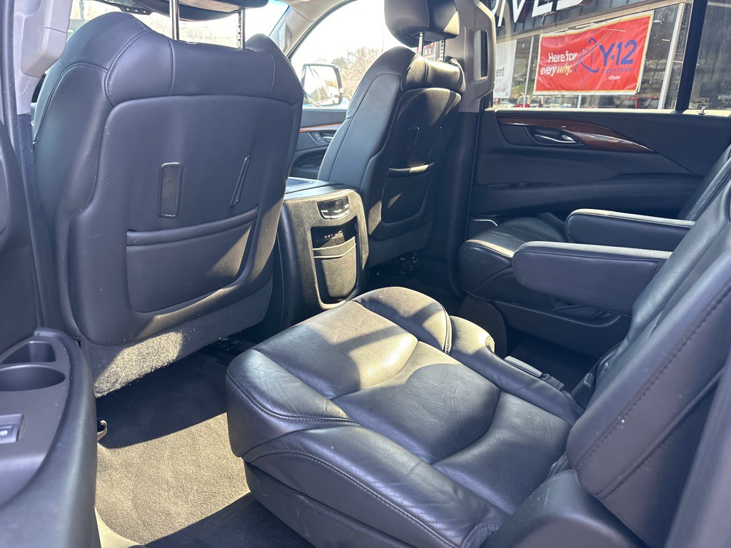 2016 Cadillac Escalade Image 16