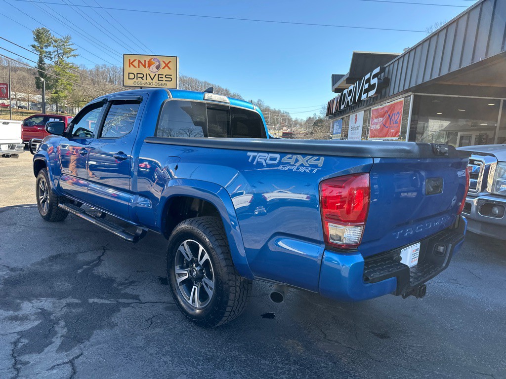 2017 Toyota Tacoma Image 2