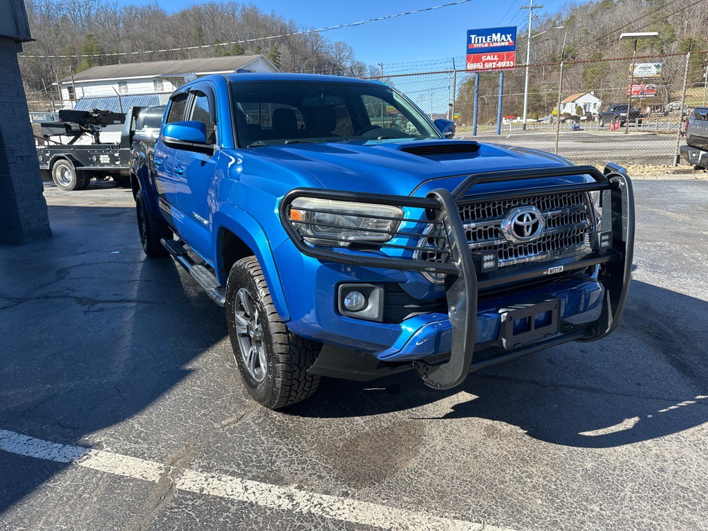 2017 Toyota Tacoma Image 4