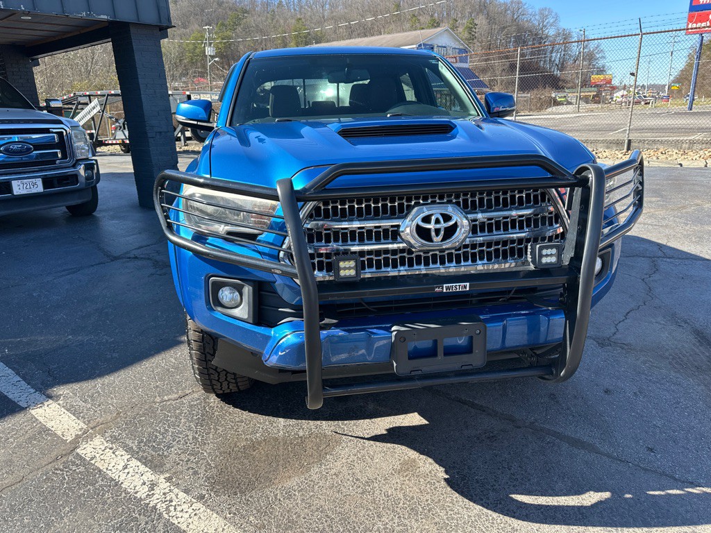 2017 Toyota Tacoma Image 5