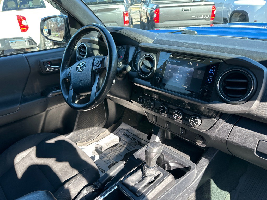 2017 Toyota Tacoma Image 8