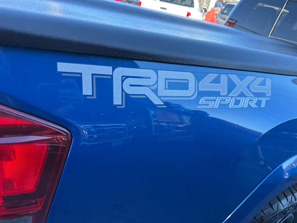 2017 Toyota Tacoma Image 12