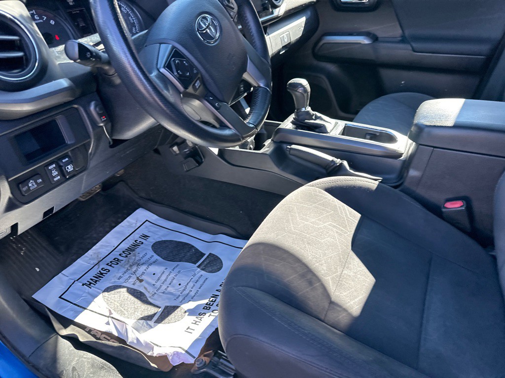 2017 Toyota Tacoma Image 15