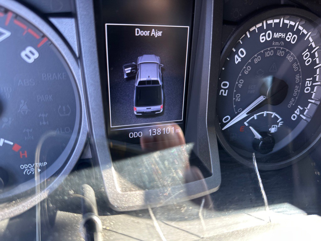 2017 Toyota Tacoma Image 16