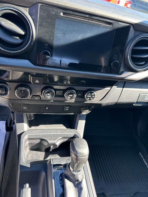 2017 Toyota Tacoma Image 18