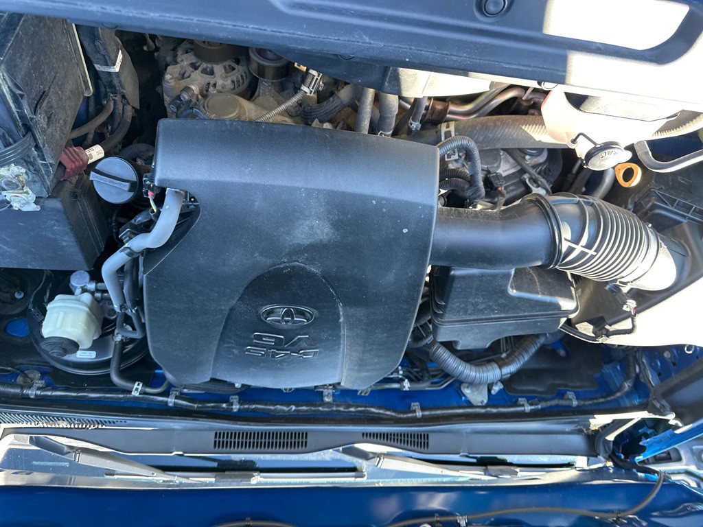 2017 Toyota Tacoma Image 19