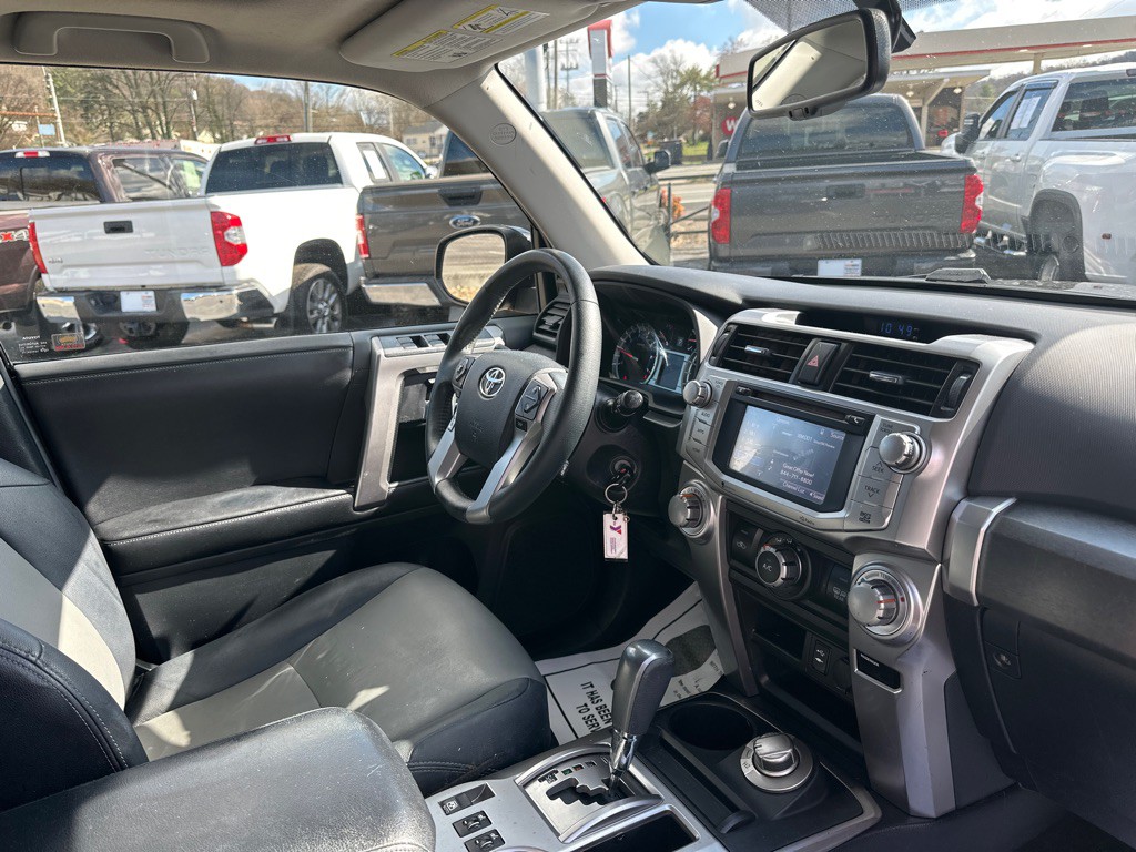 2015 Toyota 4Runner Image 8