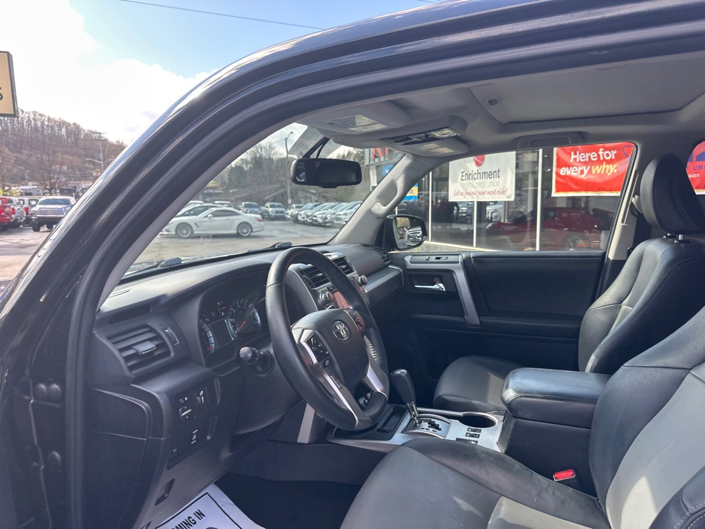 2015 Toyota 4Runner Image 18