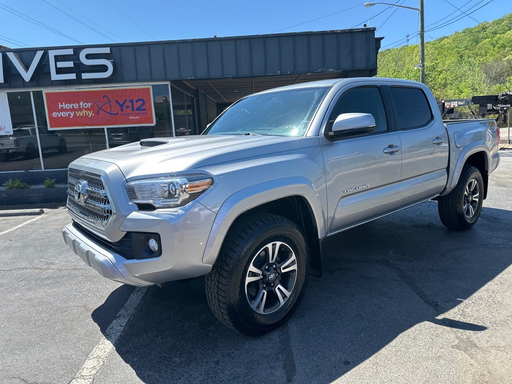 2016 Toyota Tacoma Image 1