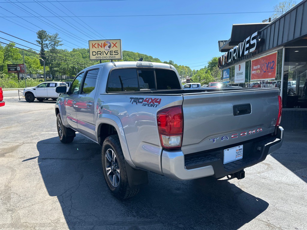 2016 Toyota Tacoma Image 2
