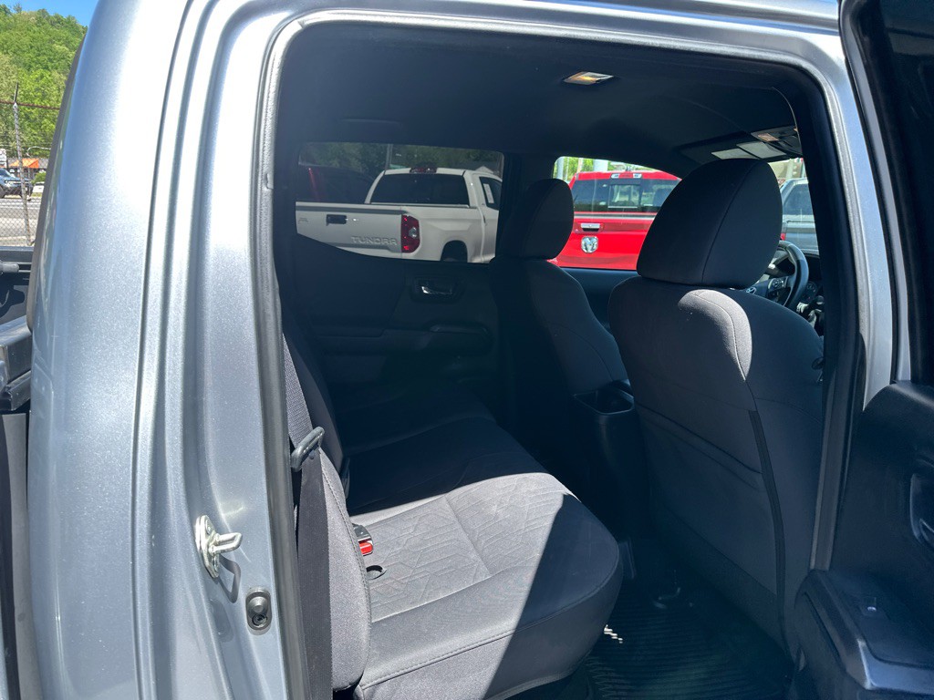 2016 Toyota Tacoma Image 9