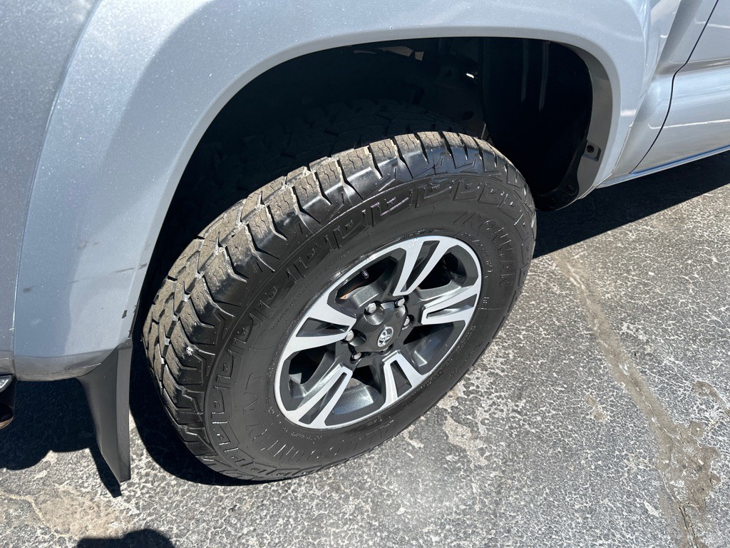 2016 Toyota Tacoma Image 10