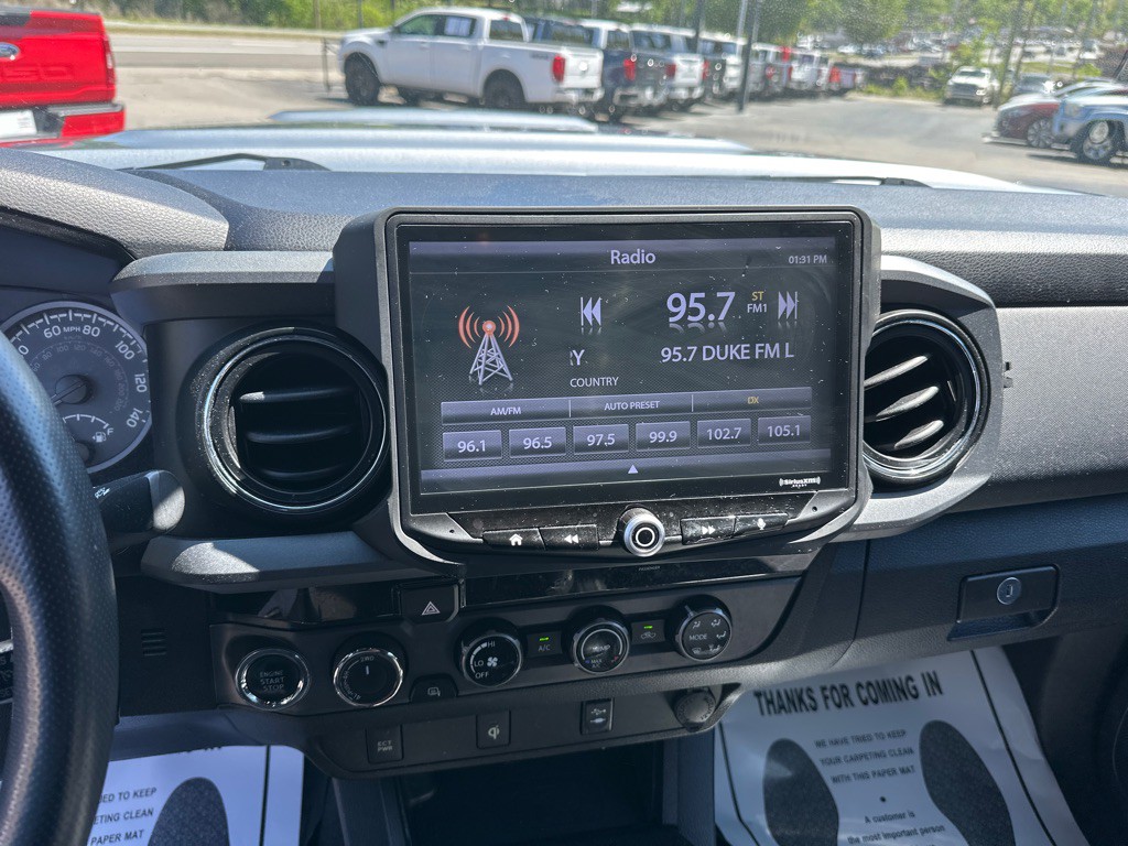 2016 Toyota Tacoma Image 16