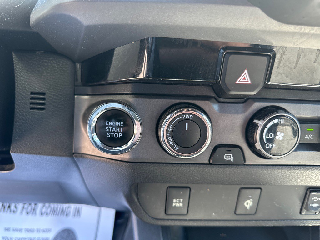 2016 Toyota Tacoma Image 17