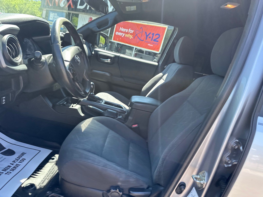 2016 Toyota Tacoma Image 19