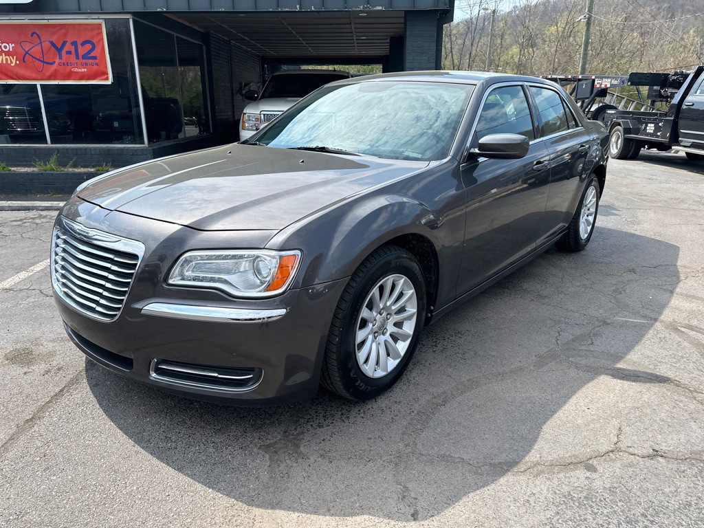 2014 Chrysler 300 Image 1