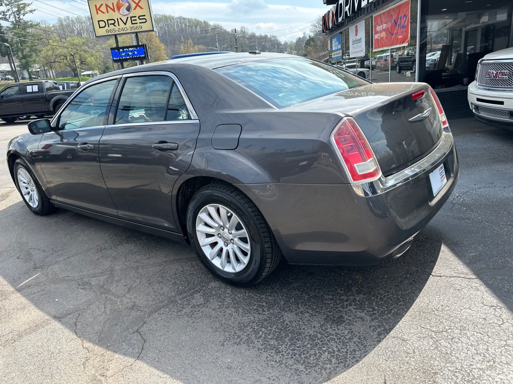 2014 Chrysler 300 Image 2