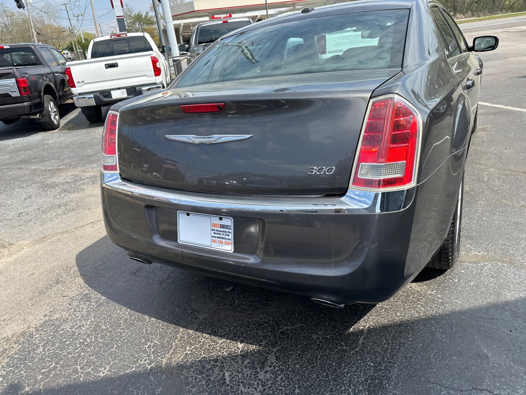 2014 Chrysler 300 Image 3