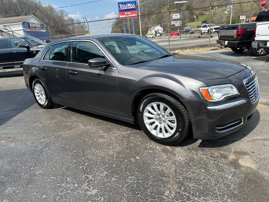 2014 Chrysler 300 Image 4