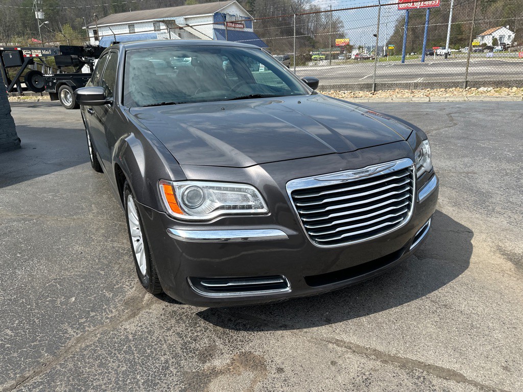 2014 Chrysler 300 Image 5