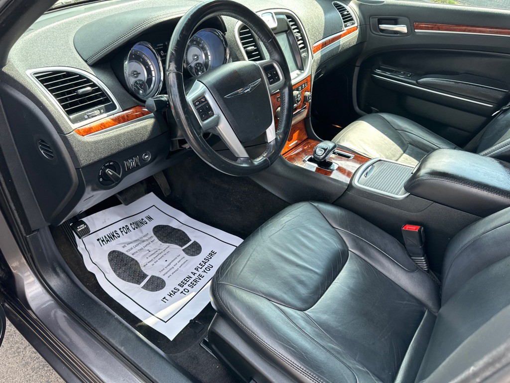 2014 Chrysler 300 Image 13
