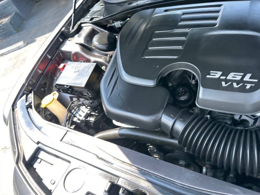 2014 Chrysler 300 Image 16