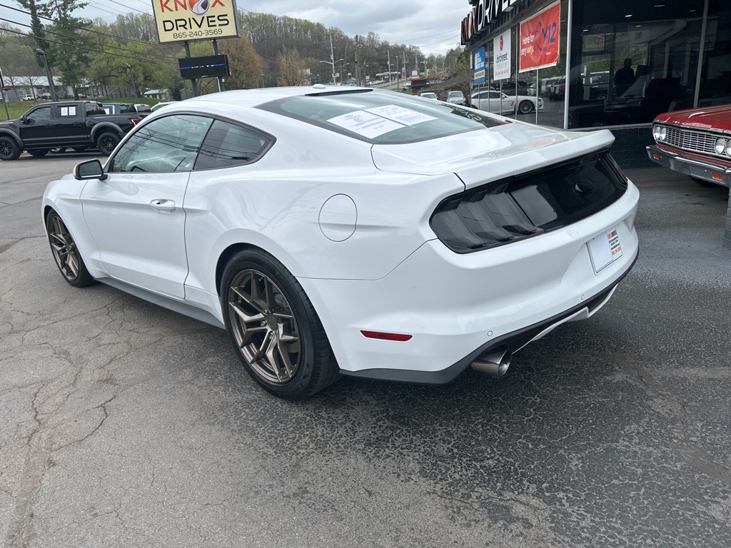2017 Ford Mustang Image 2