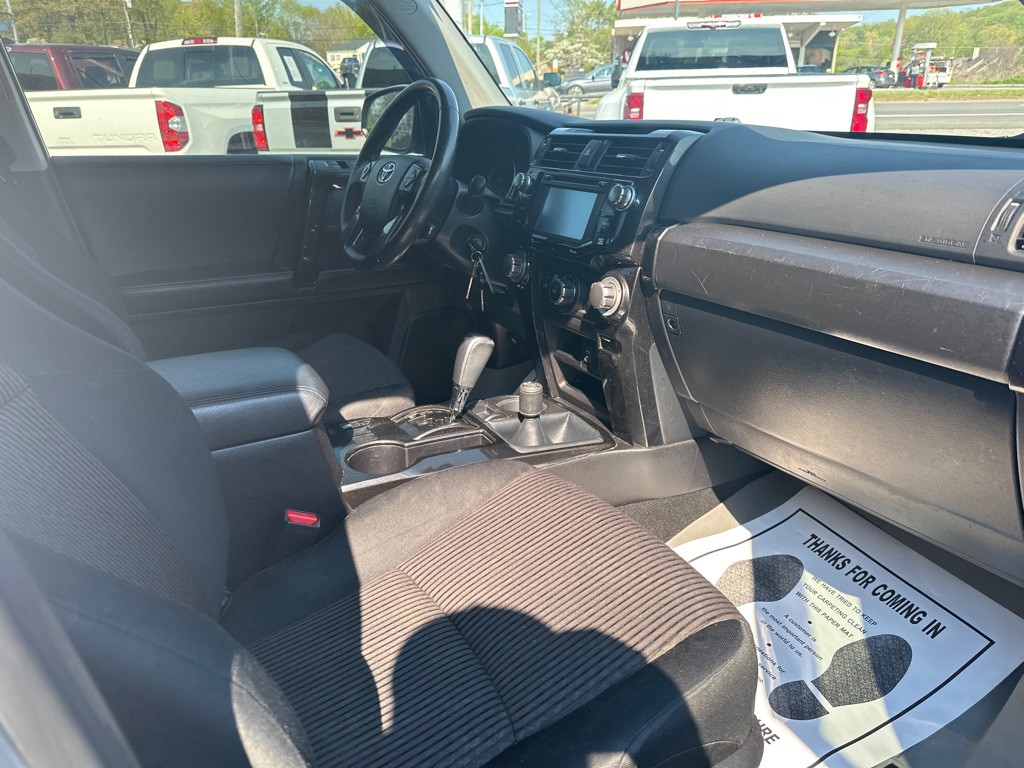 2015 Toyota 4Runner Image 8