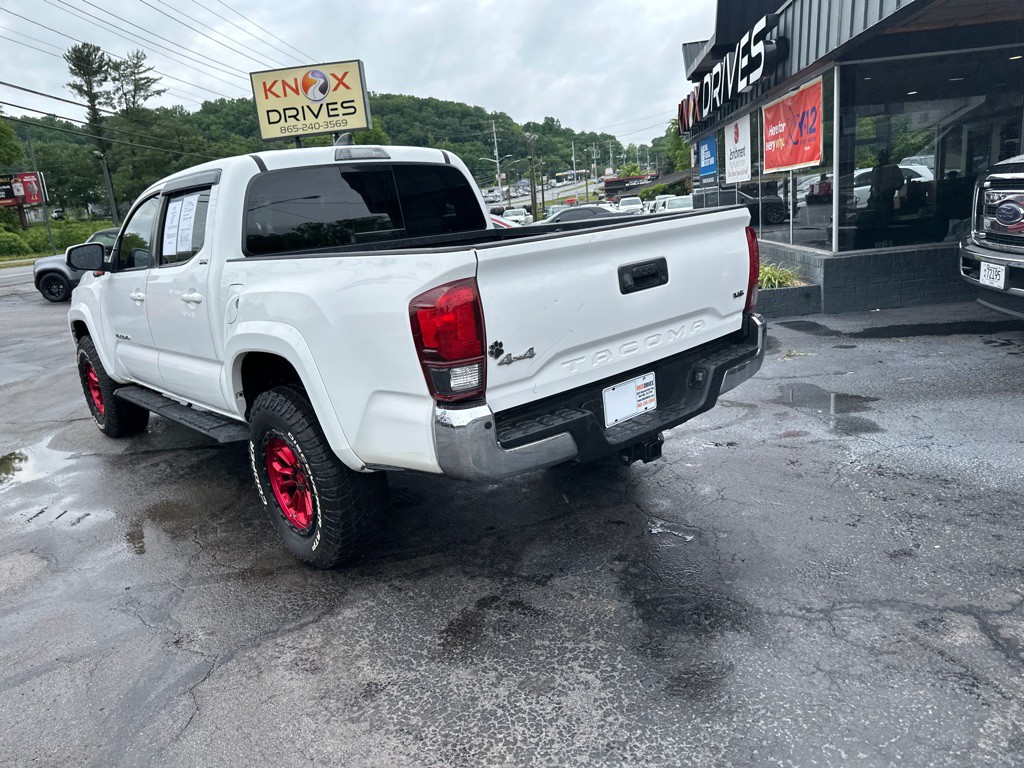 2020 Toyota Tacoma Image 2