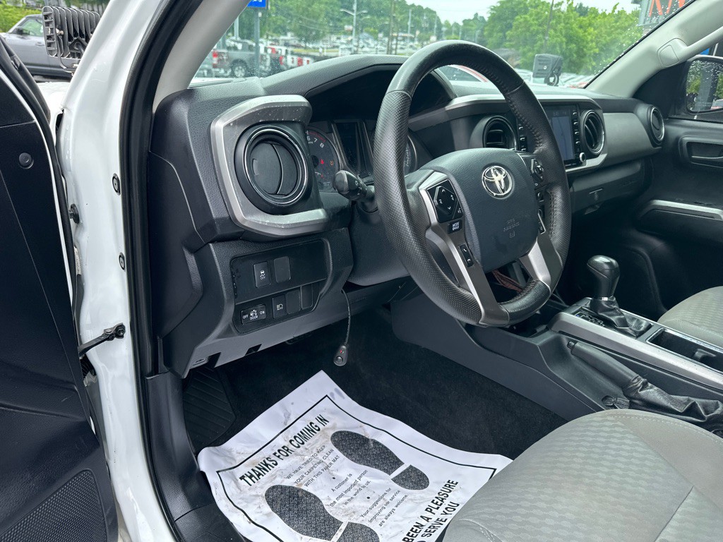 2020 Toyota Tacoma Image 10