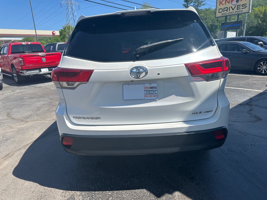 2017 Toyota Highlander Image 3