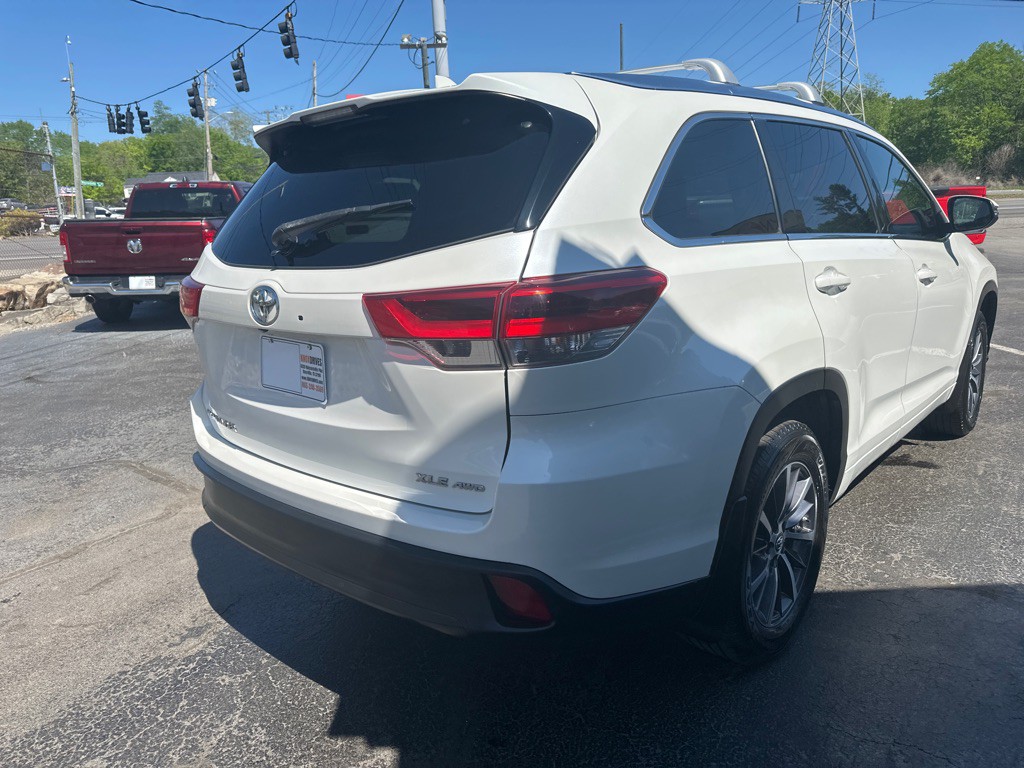 2017 Toyota Highlander Image 4